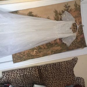 Vintage  wedding dress 80s beast 28 , waist 32 , 90 inches long
